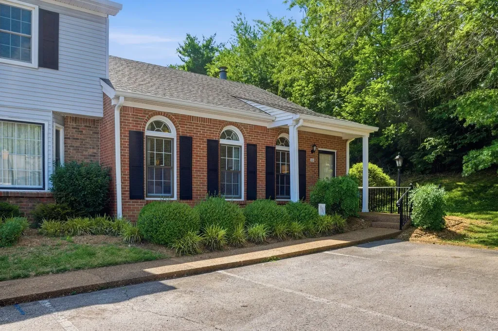 2131 Benton Hall Court Columbia TN 38401