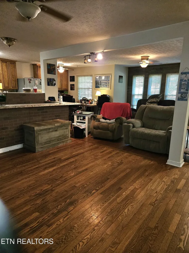200 Sweet Lane Clinton TN 37716