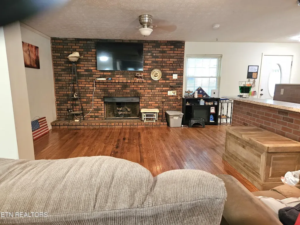 200 Sweet Lane Clinton TN 37716
