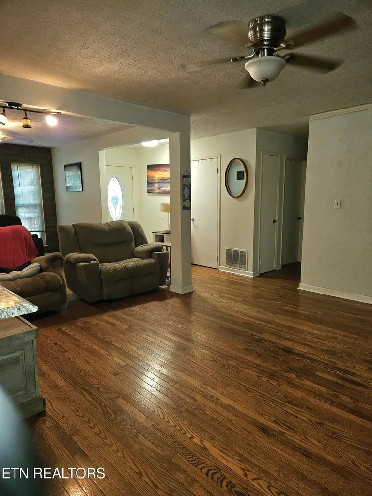 200 Sweet Lane Clinton TN 37716