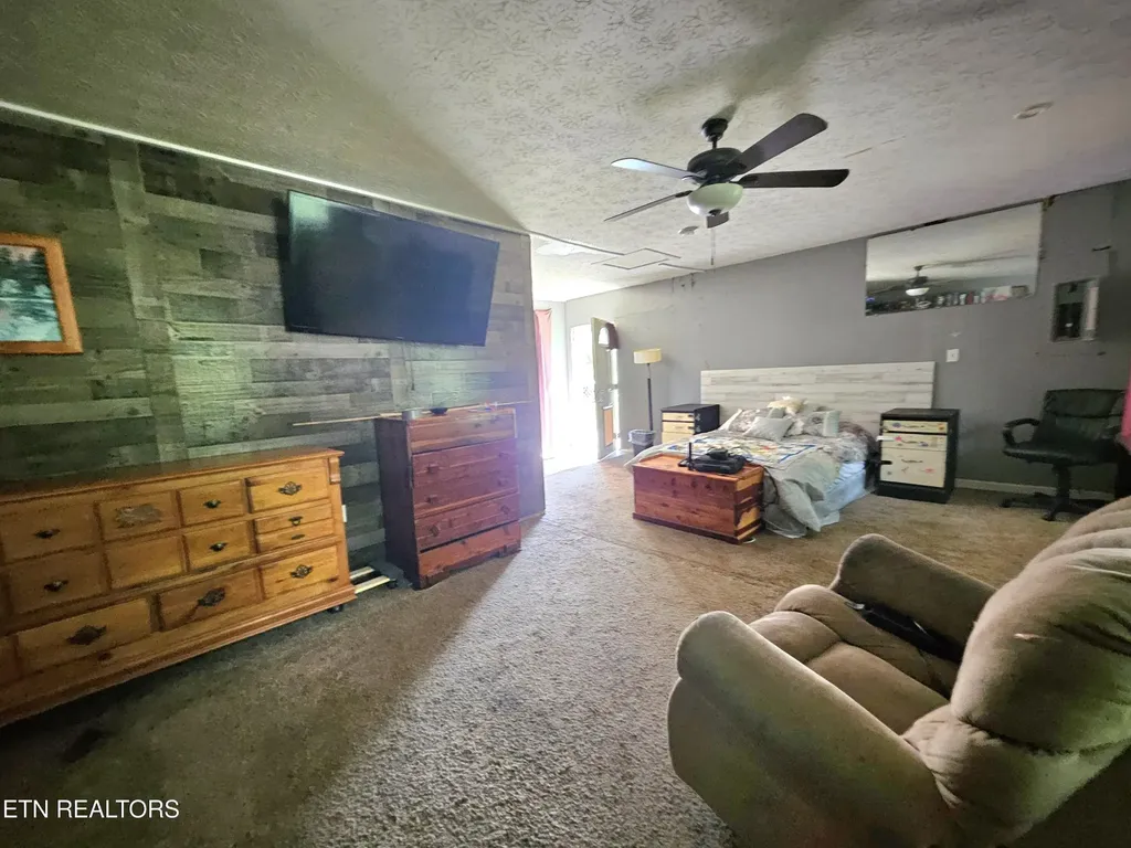 200 Sweet Lane Clinton TN 37716