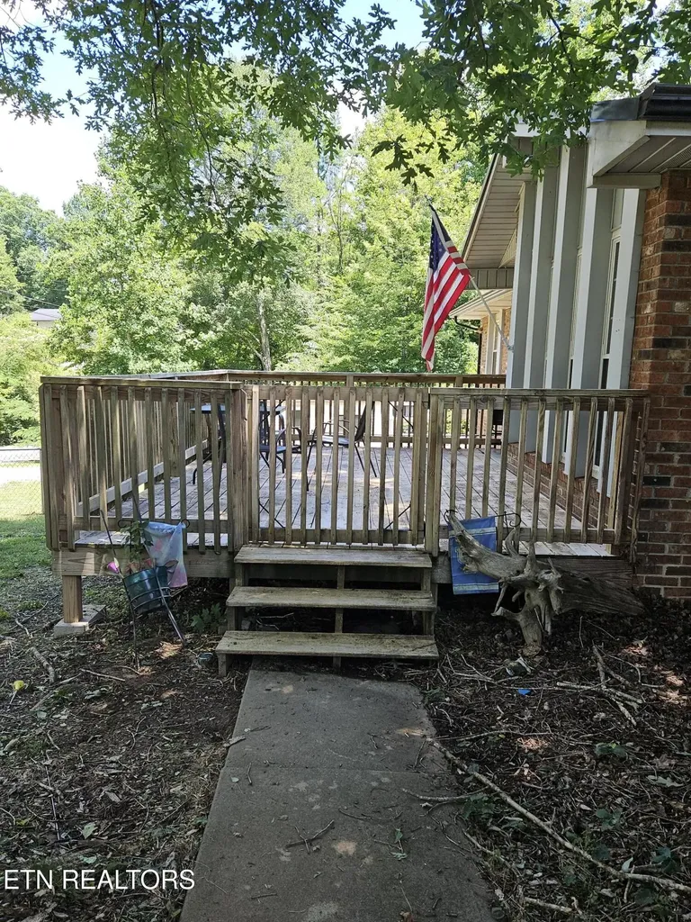200 Sweet Lane Clinton TN 37716
