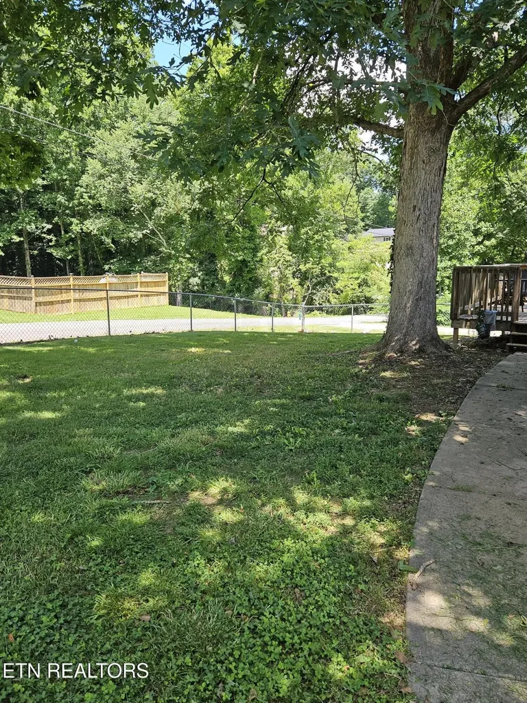 200 Sweet Lane Clinton TN 37716