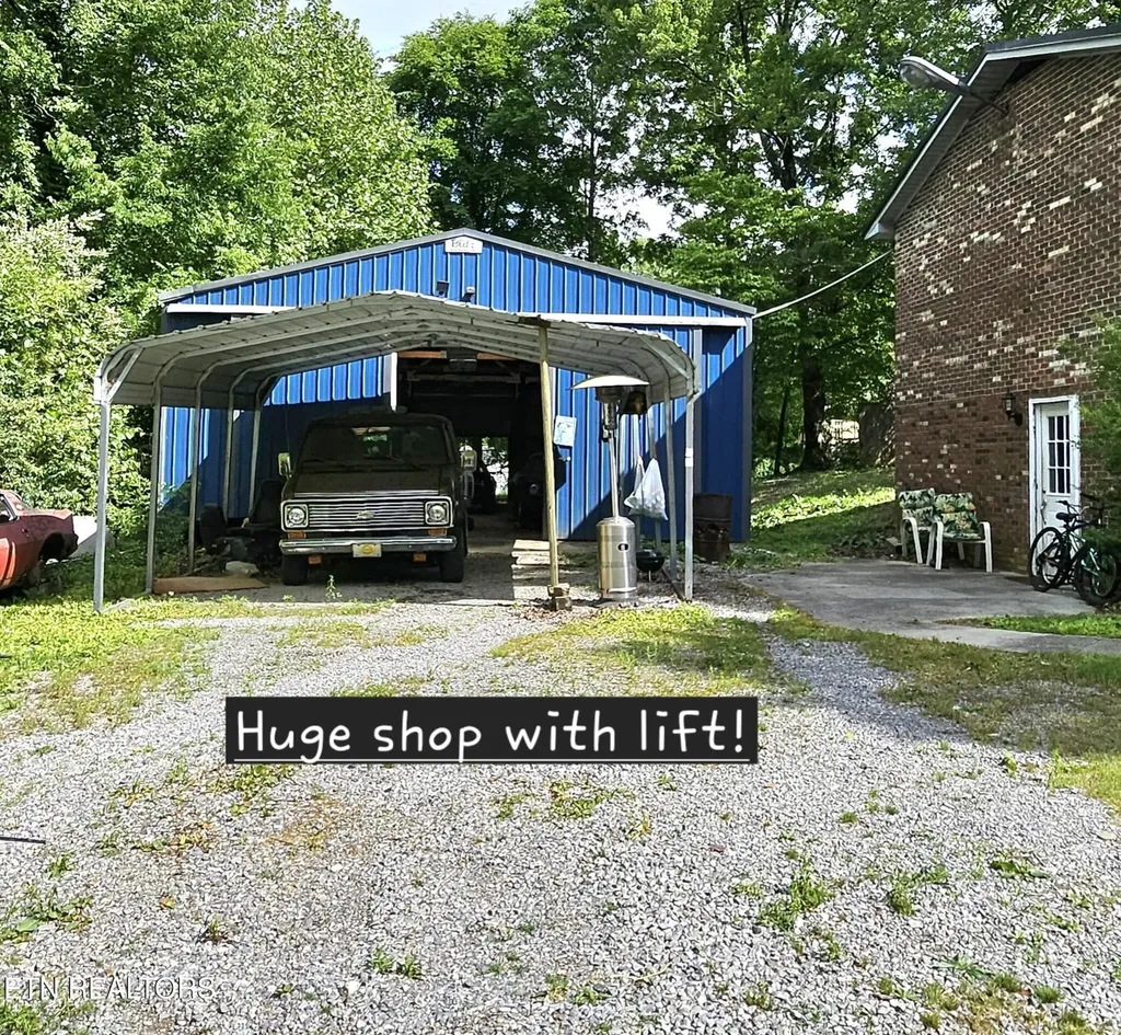 200 Sweet Lane Clinton TN 37716