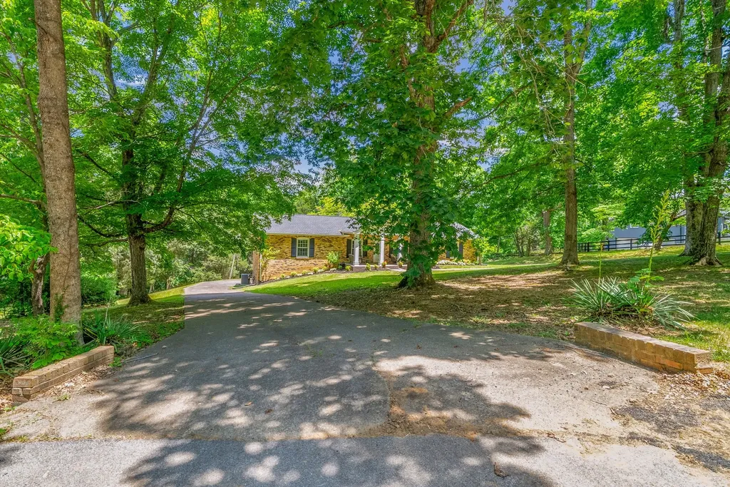 220 Norma Court Clarksville TN 37043