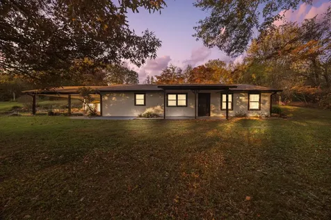 133 Mockerson Road Leoma TN 38468