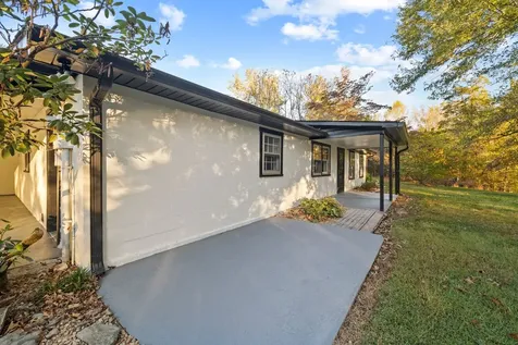 133 Mockerson Road Leoma TN 38468