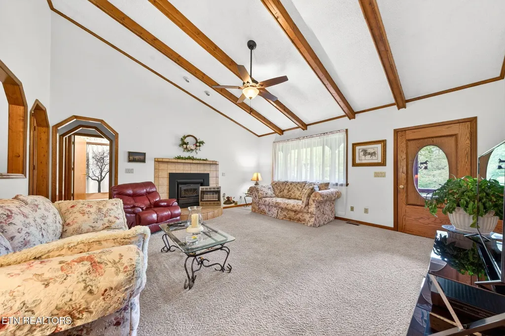 25 Old Kentucky Stock Road Crossville TN 38571