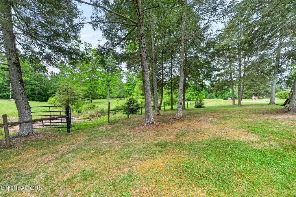 25 Old Kentucky Stock Road Crossville TN 38571
