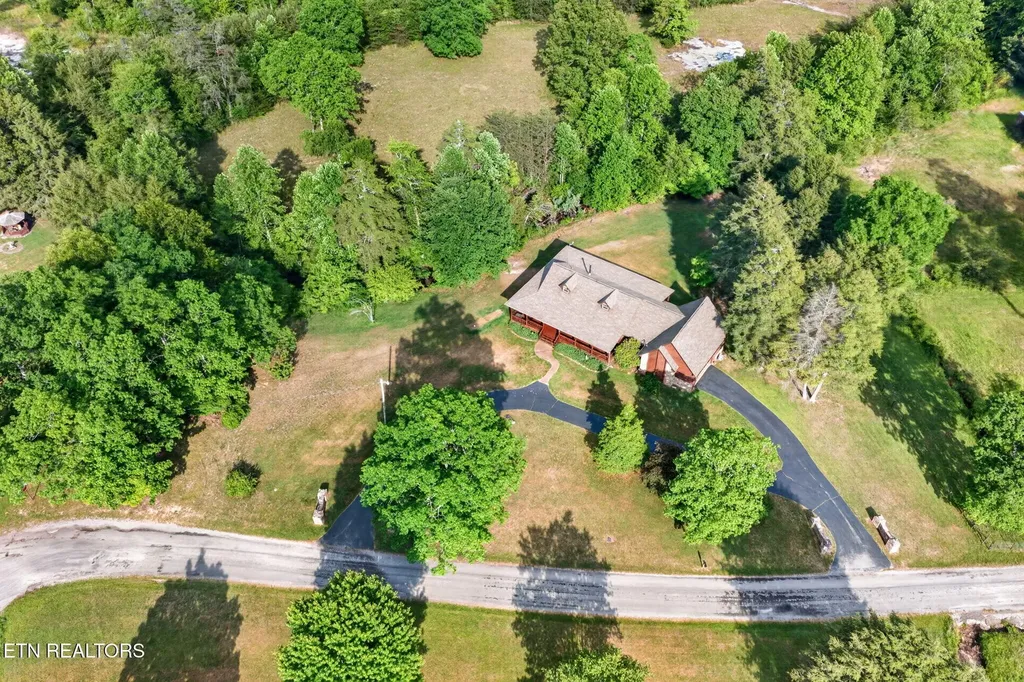 25 Old Kentucky Stock Road Crossville TN 38571