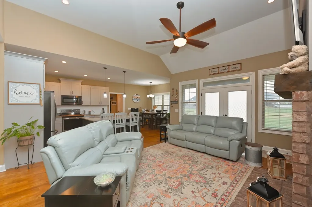 727A N Russell Street Portland TN 37148