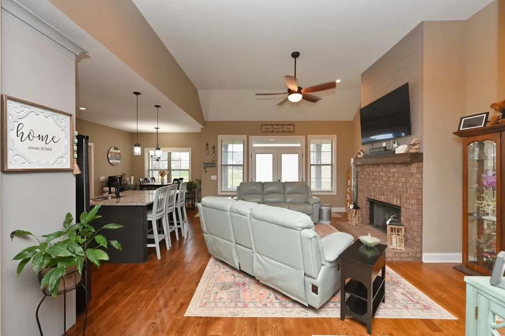 727A N Russell Street Portland TN 37148