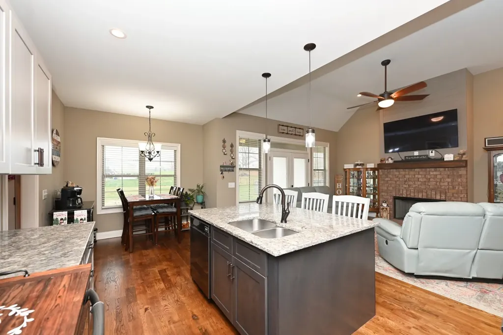 727A N Russell Street Portland TN 37148