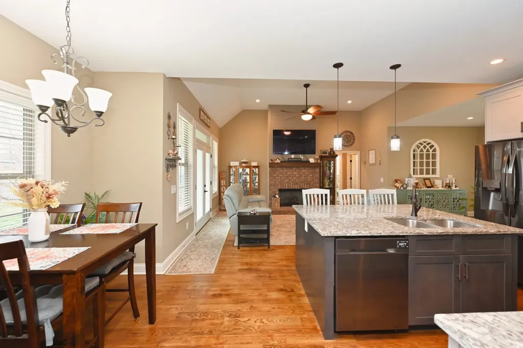 727A N Russell Street Portland TN 37148