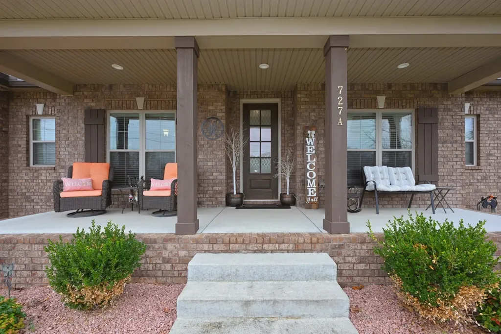 727A N Russell Street Portland TN 37148
