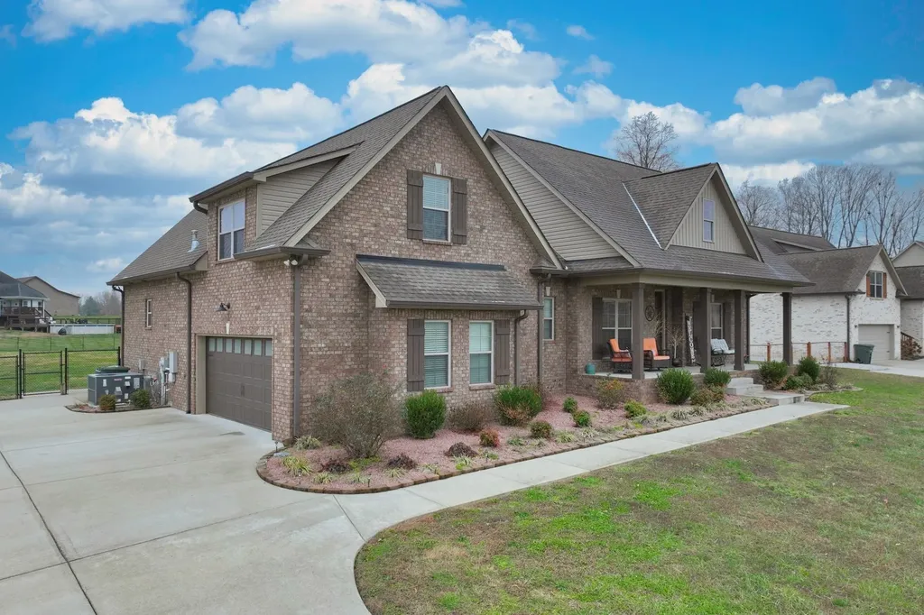 727A N Russell Street Portland TN 37148