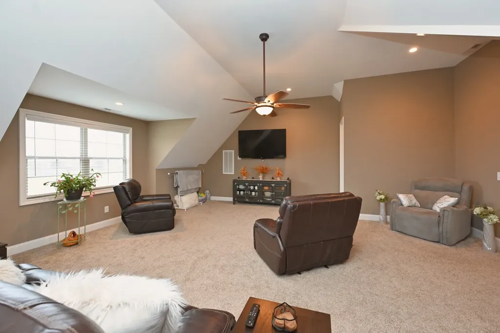 727A N Russell Street Portland TN 37148