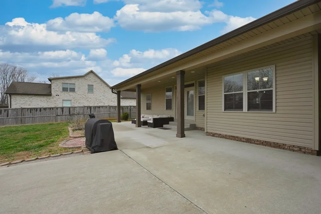 727A N Russell Street Portland TN 37148