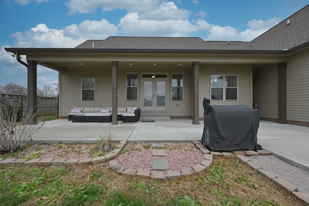 727A N Russell Street Portland TN 37148