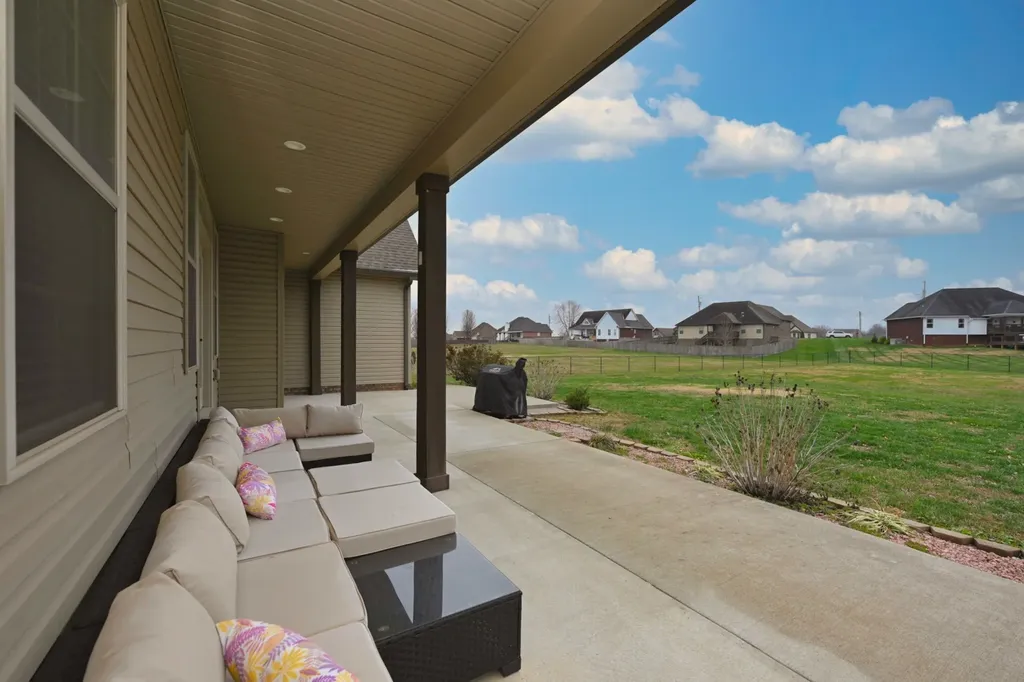 727A N Russell Street Portland TN 37148