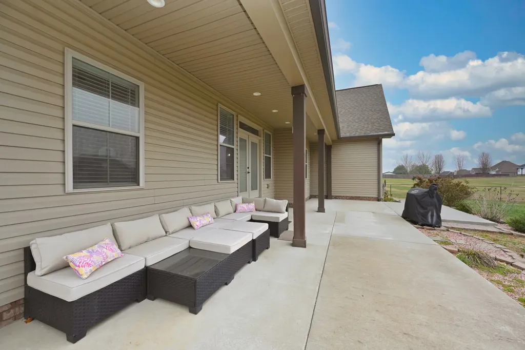 727A N Russell Street Portland TN 37148