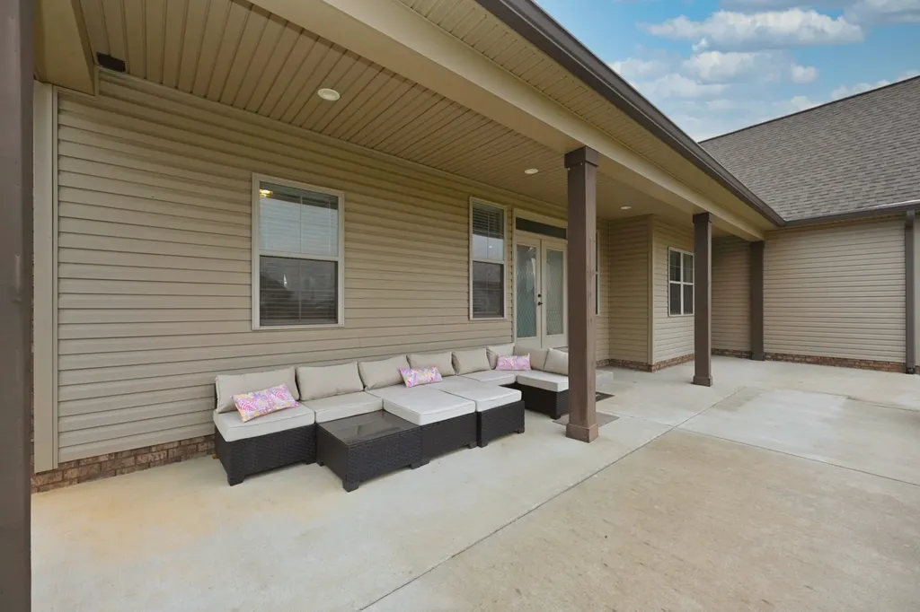 727A N Russell Street Portland TN 37148