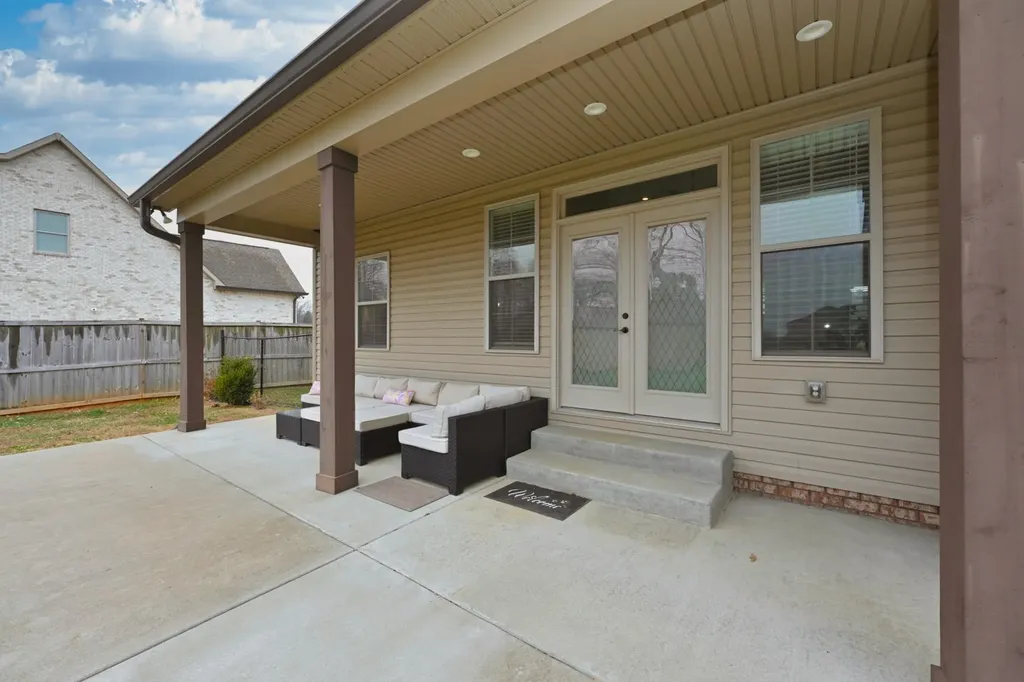 727A N Russell Street Portland TN 37148