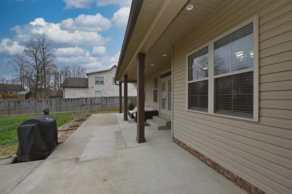 727A N Russell Street Portland TN 37148