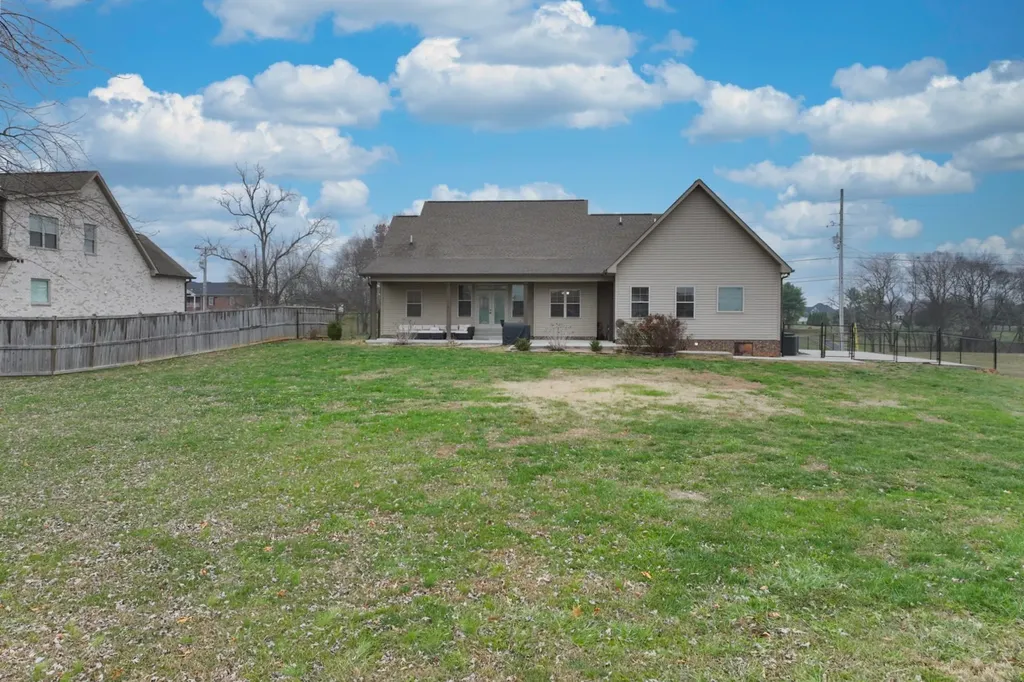 727A N Russell Street Portland TN 37148