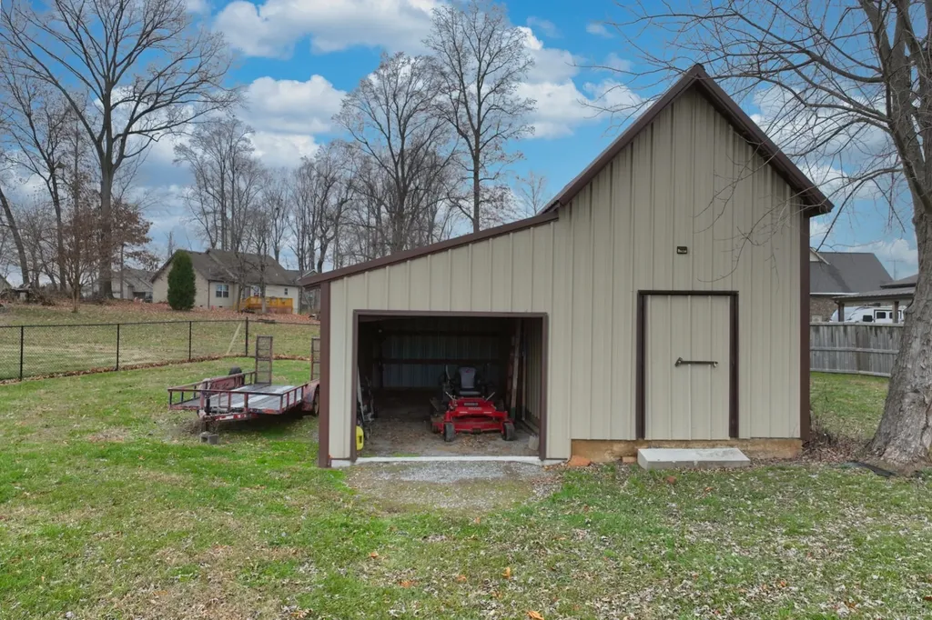 727A N Russell Street Portland TN 37148