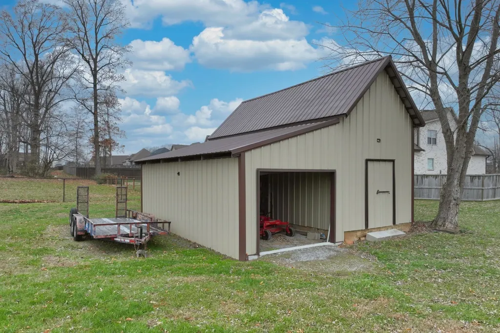 727A N Russell Street Portland TN 37148