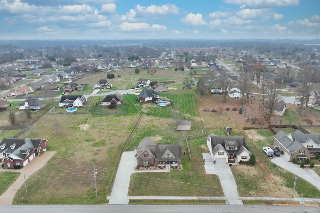 727A N Russell Street Portland TN 37148