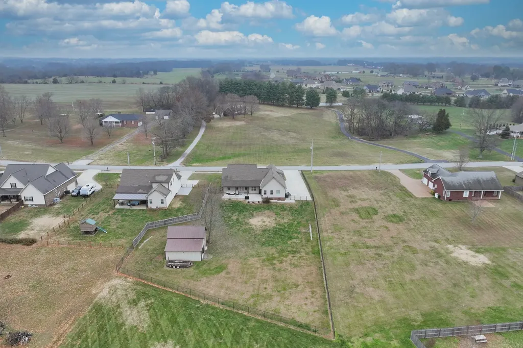 727A N Russell Street Portland TN 37148