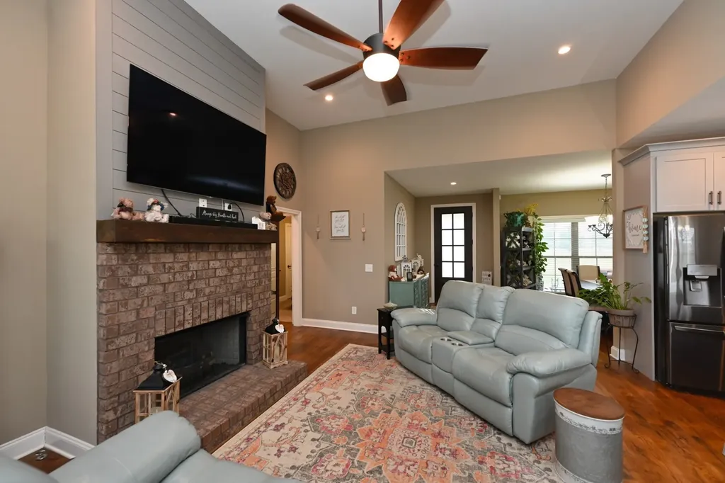 727A N Russell Street Portland TN 37148