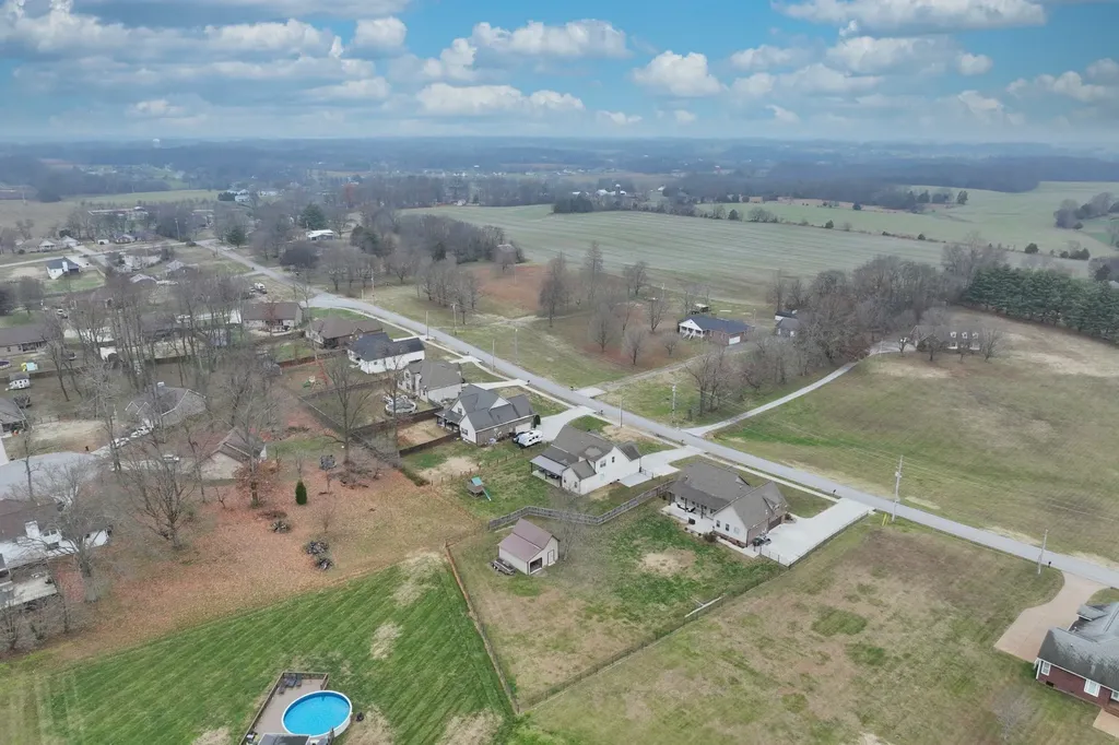 727A N Russell Street Portland TN 37148