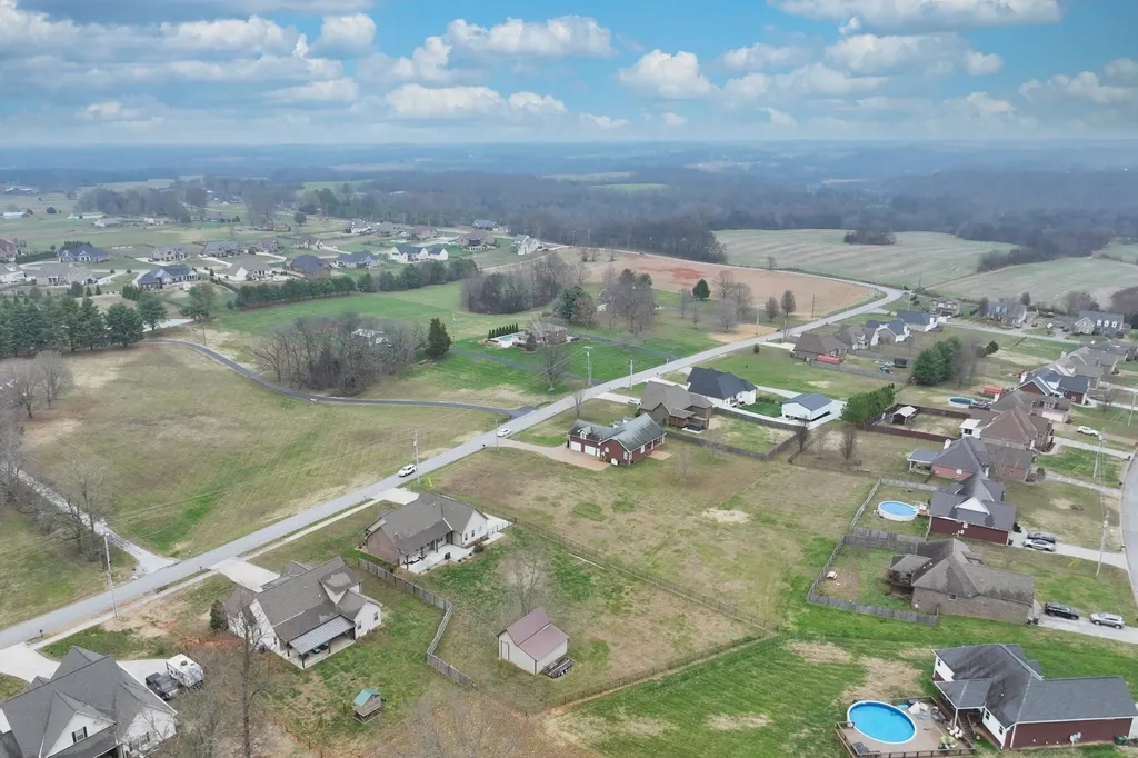 727A N Russell Street Portland TN 37148