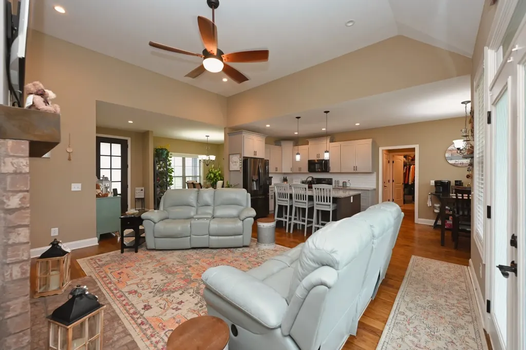 727A N Russell Street Portland TN 37148