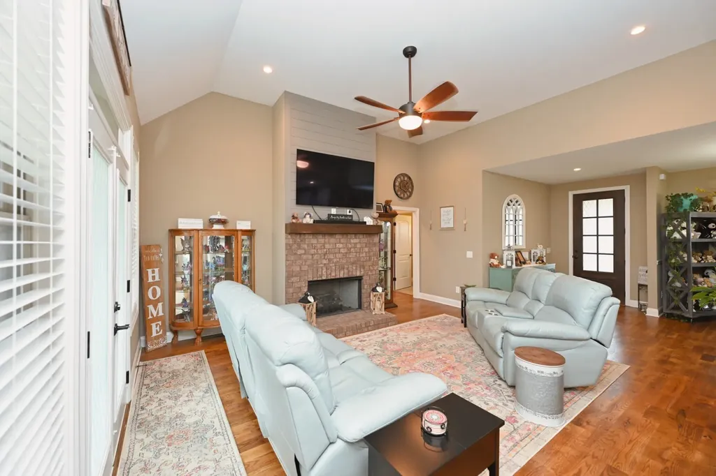 727A N Russell Street Portland TN 37148