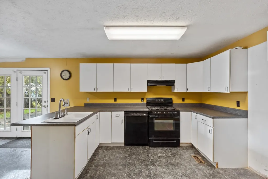 214 E Rhea Avenue Spring City TN 37381