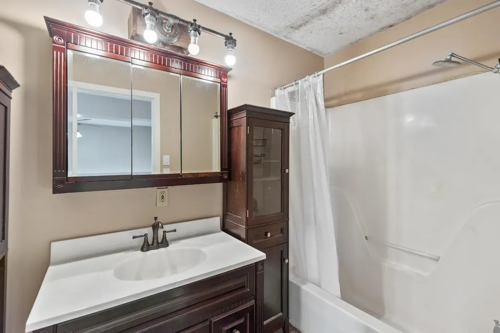 214 E Rhea Avenue Spring City TN 37381