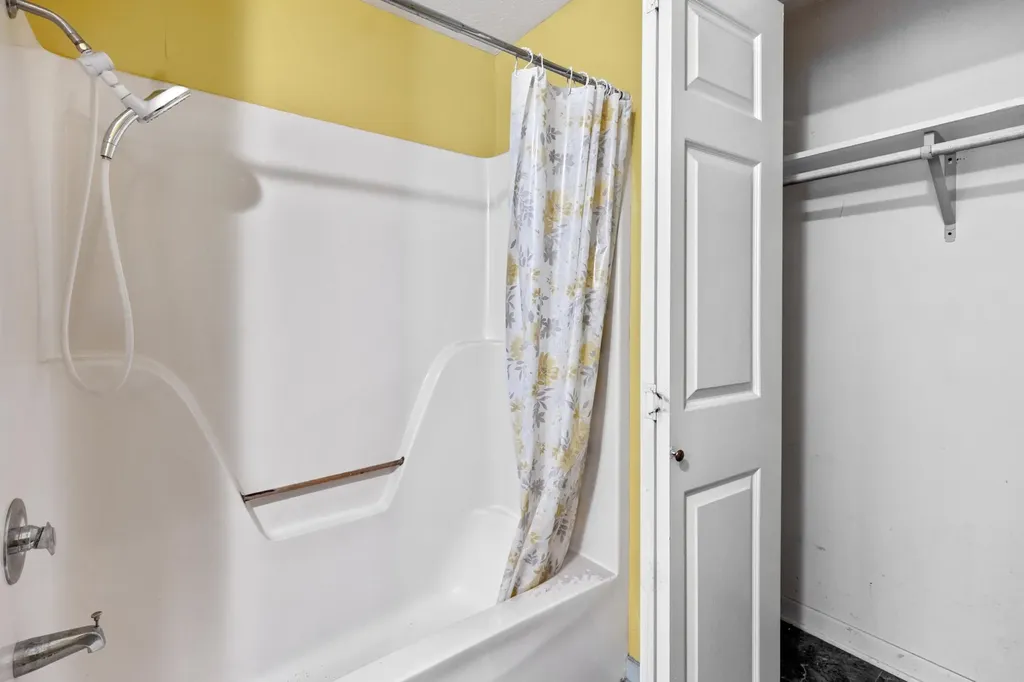 214 E Rhea Avenue Spring City TN 37381