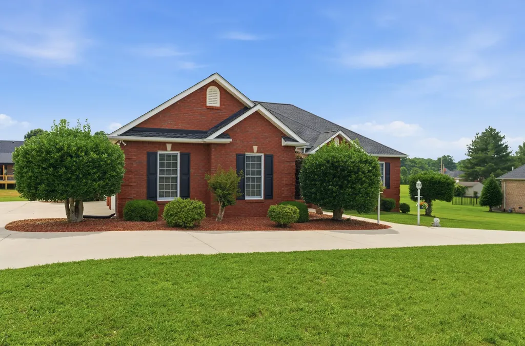 584 Golf Club Drive Smithville TN 37166