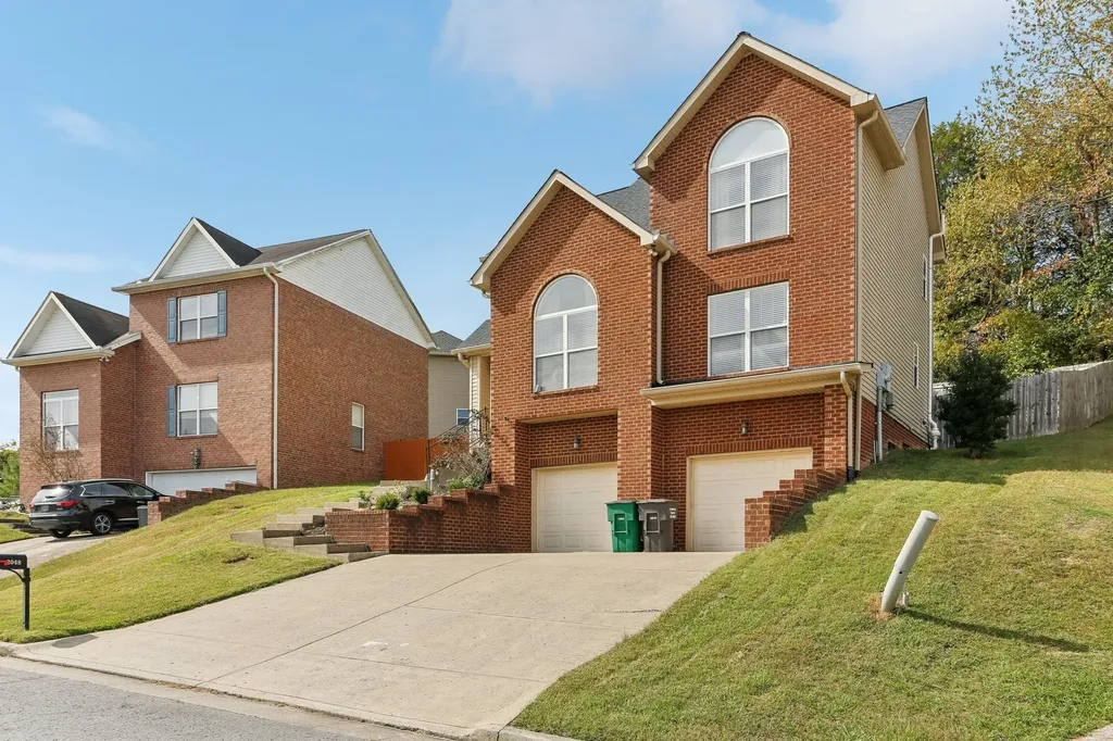 2048 Harvest Lane Nashville TN 37218