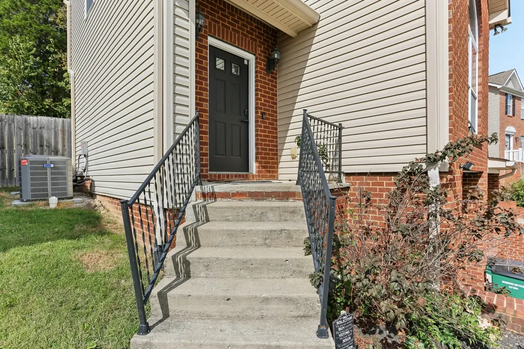 2048 Harvest Lane Nashville TN 37218