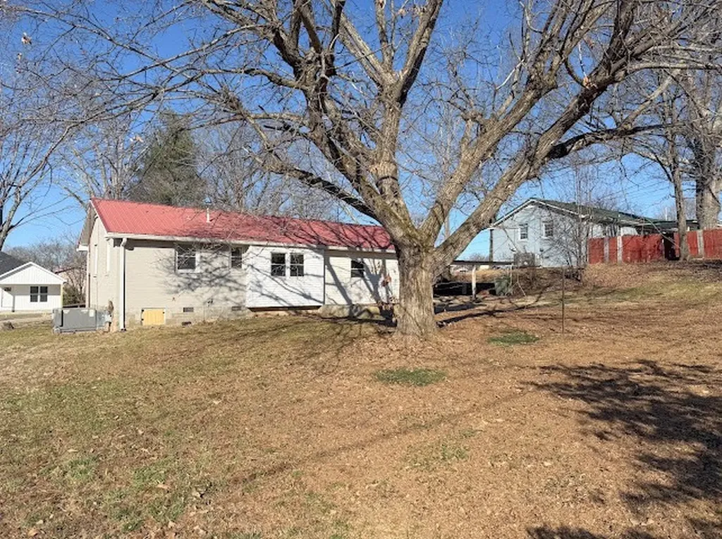 1704 Walnut Avenue Lawrenceburg TN 38464