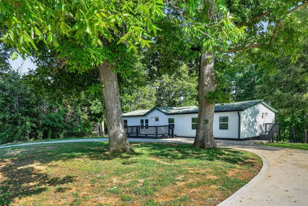 1883 Browntown Road Sparta TN 38583
