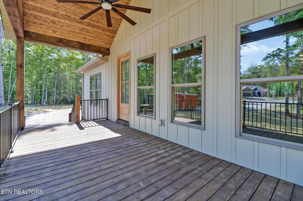 210 Creekview Court Jamestown TN 38556