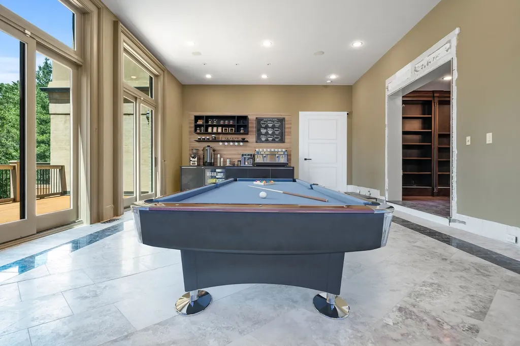 6261 Hillsboro Pike Nashville TN 37215