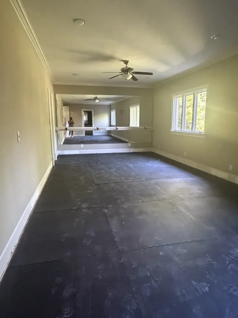 6261 Hillsboro Pike Nashville TN 37215