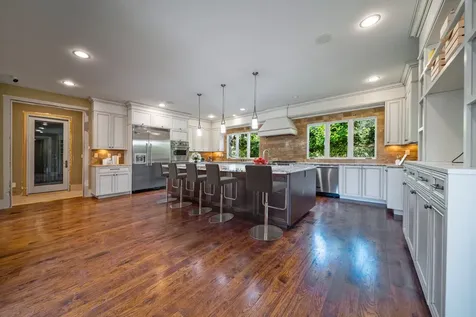 6261 Hillsboro Pike Nashville TN 37215
